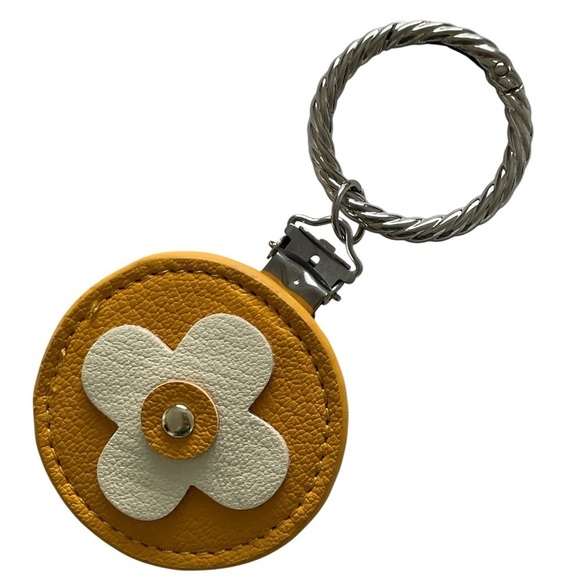 Yellow and Cream Flower Hat Clip Keychain - Picture 2 of 7